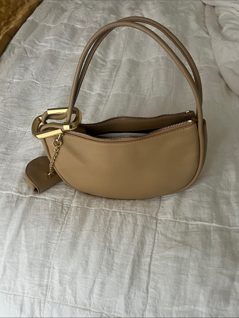 Marc Jacob’s Classic Tan Shoulder Bag - Unbranded